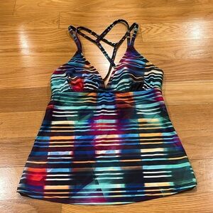 Athleta women’s laser beam cross strap tankini top size small.
